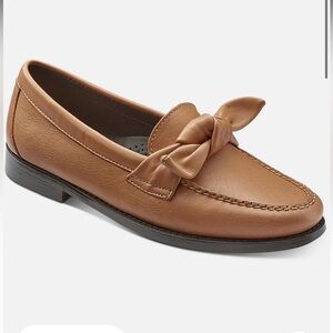 G.H. BASS & CO.  
sz 10
Venetian Womens Leather Slip-On Loafers